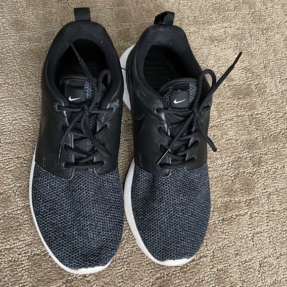 Nike - Picture 2 of 6